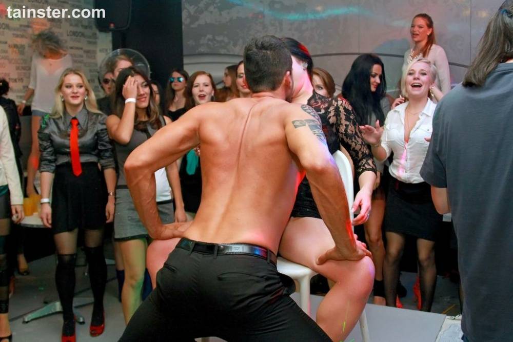 European chicks get wild and crazy over male strippers at bachelorette party | Photo: 252326