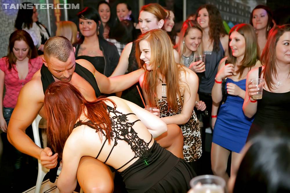 Ravishing amateur babes are into hardcore groupsex at the wild party | Photo: 254884