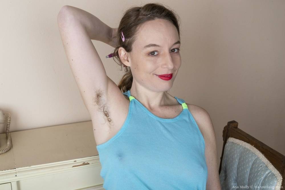 Amateur chick Ana Molly shows her furry underarms before toying her bush - #2