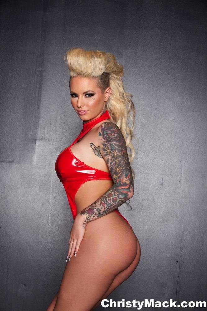 Hot pornstar Christy Mack with round big tits & many tattoos spreading naked - #4