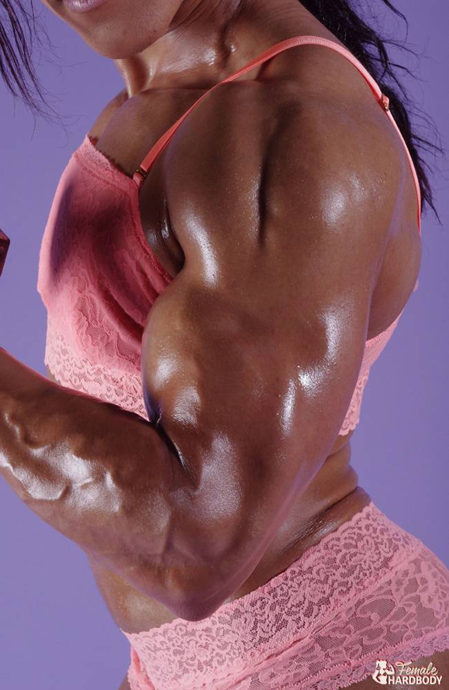 Black bodybuilder Karen Garrett displays her muscled physique - #5
