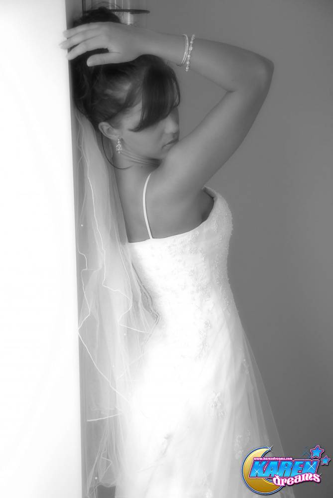 Amateur model Karen poses in wedding dress during solo action | Photo: 381123