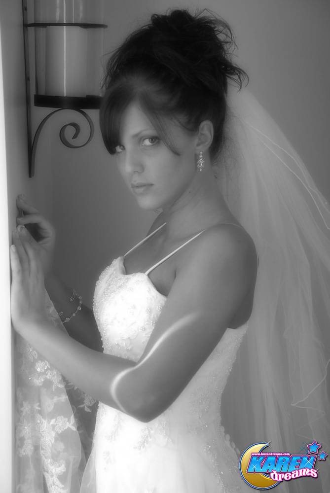 Amateur model Karen poses in wedding dress during solo action | Photo: 381091