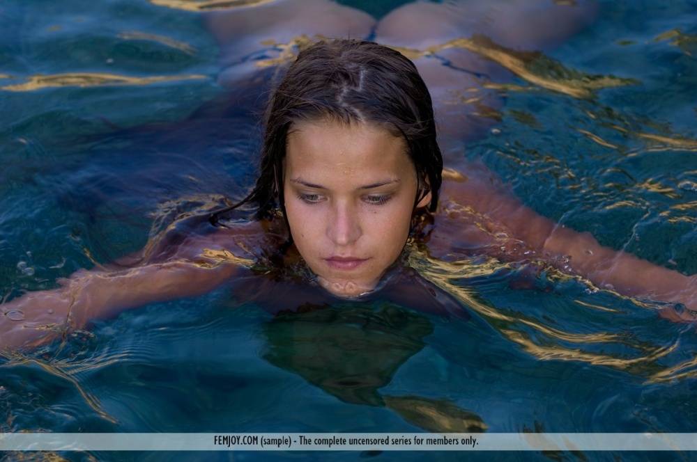 Naked teen Simona sinks to her neck in crystal clear water - #9