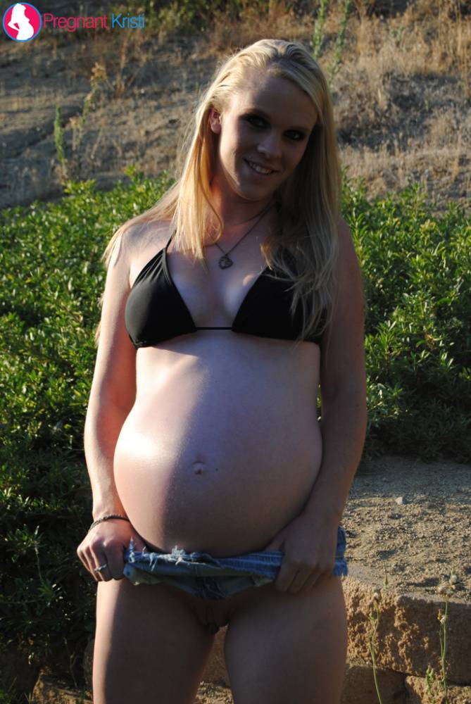 Blonde amateur Hydii May shows her milk filled tits and pregnant belly outside - #11