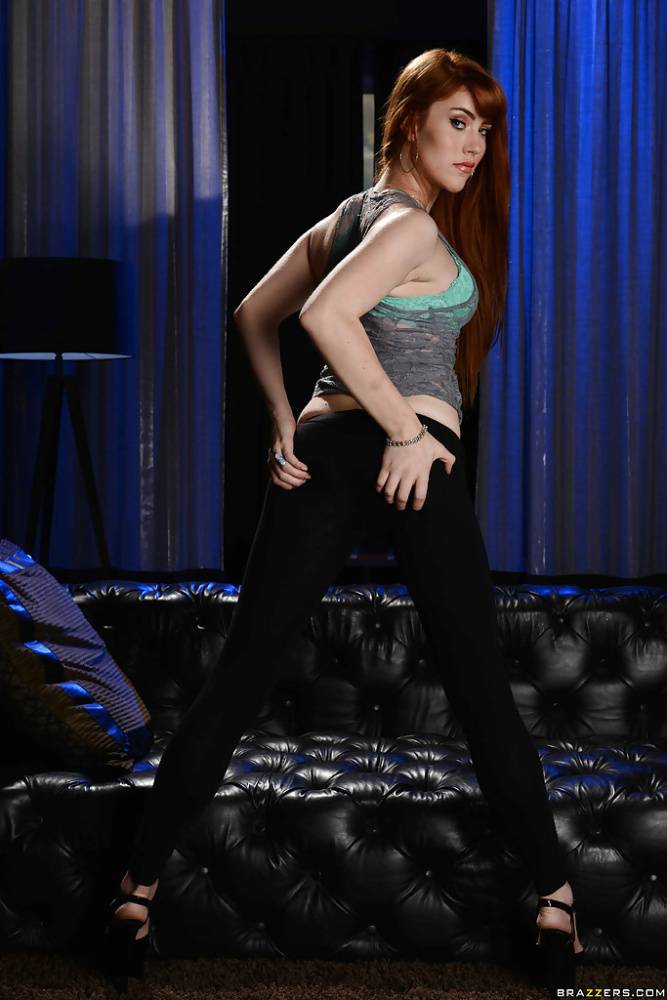 Redheaded teen chick Gwen Stark modeling non nude in yoga pants - #8