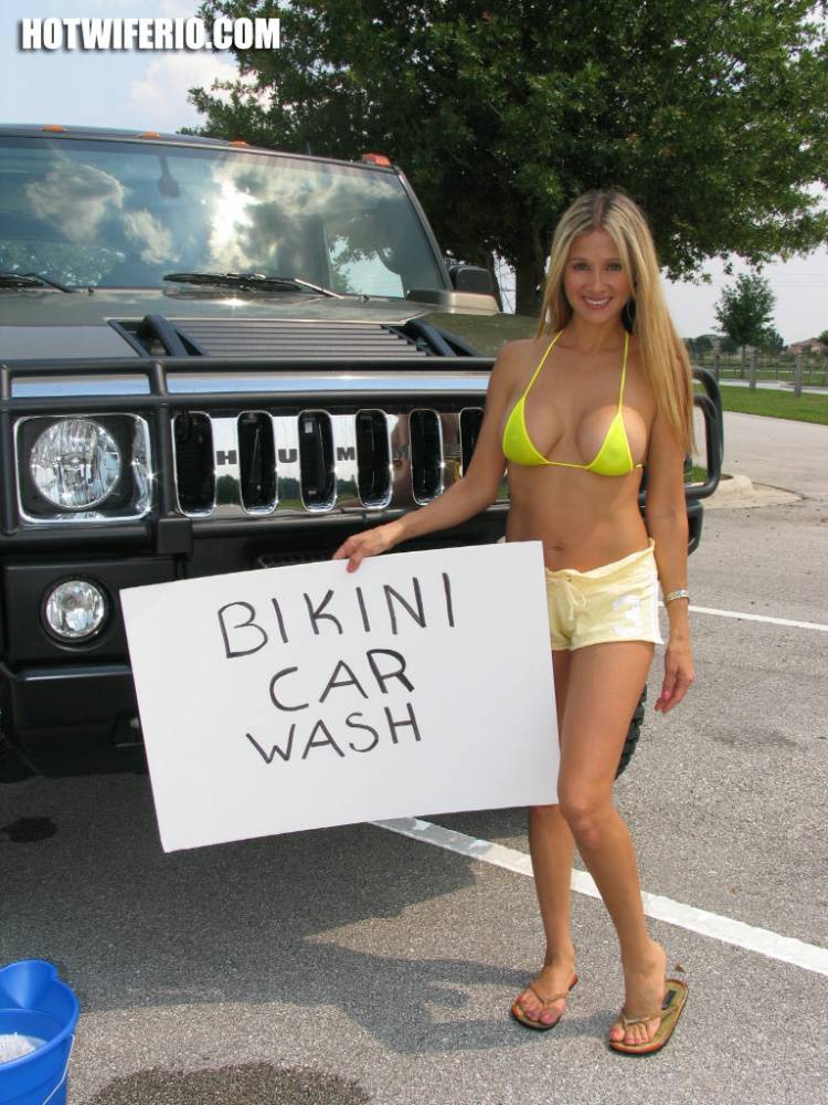 Latina amateur exposes her big tits while washing a Jeep in a bikini - #1
