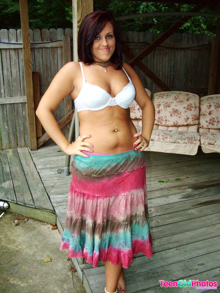 Chubby amateur Roxy releases her natural tits form bra in a skirt - #8