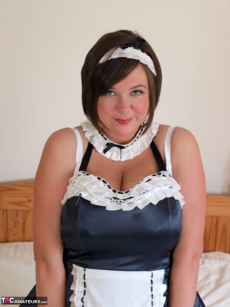 Brunette maid Roxy loose her large breasts on a bed while at work - #12