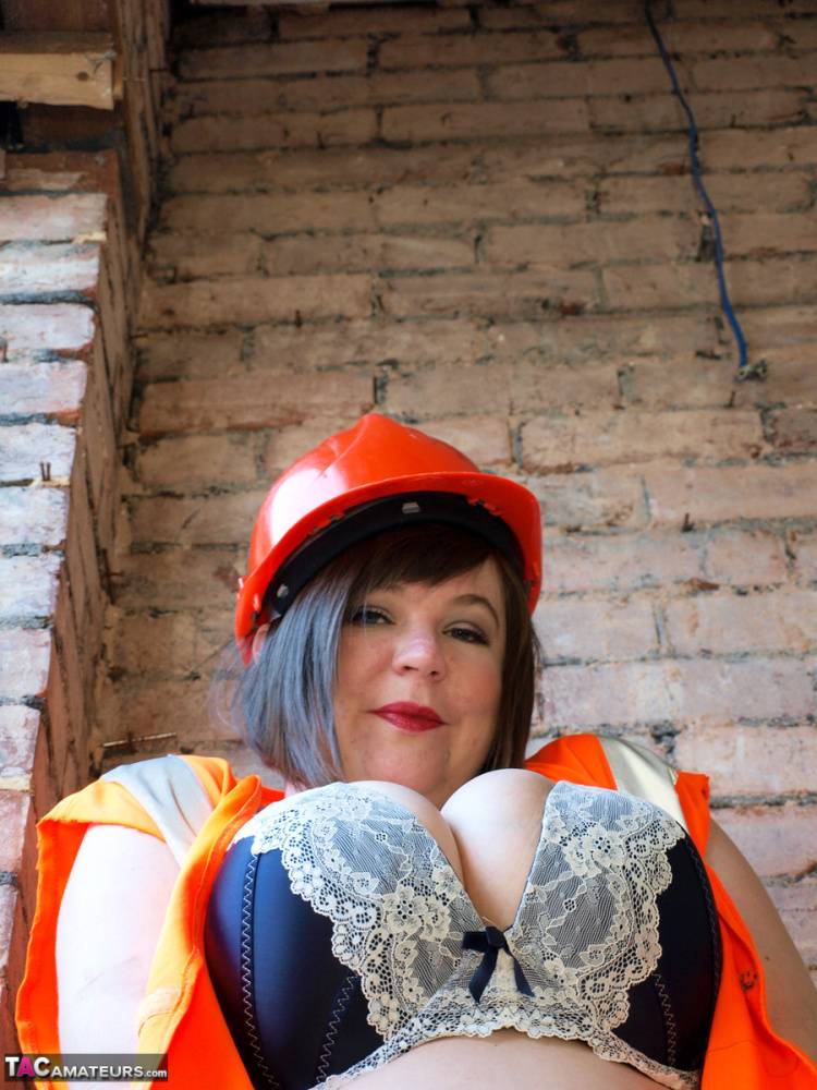 Amateur fatty Roxy gets naked on a staircase in a hardhat and boots - #11