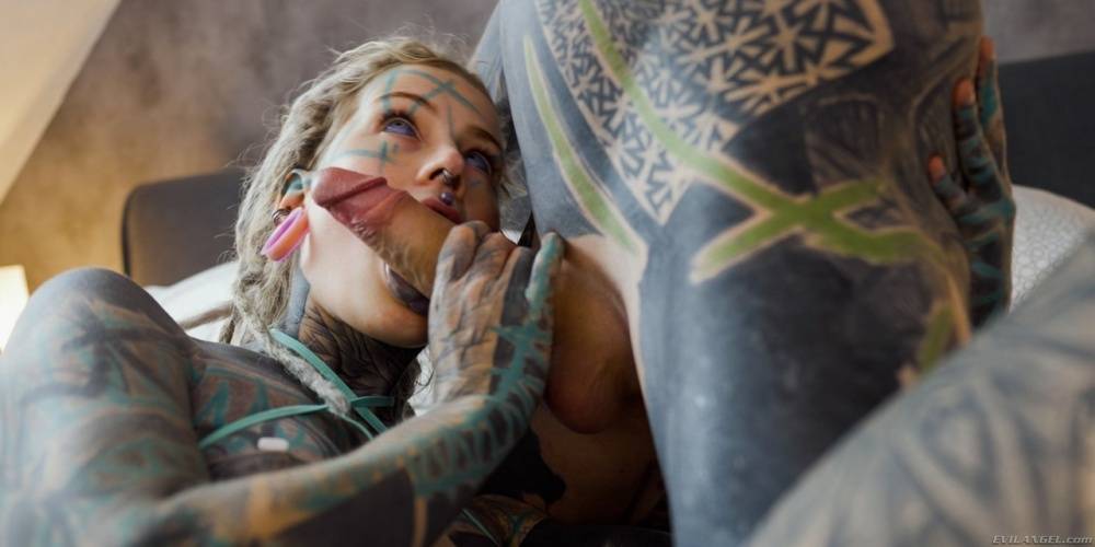 Completely tattooed blonde Anuskatzz gets butt fucked after oral sex - #2