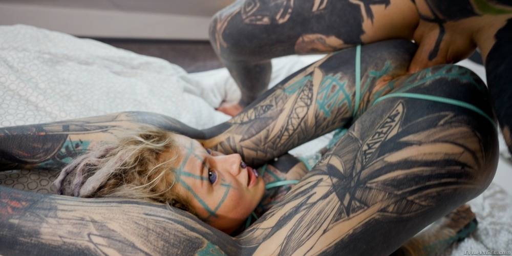 Completely tattooed blonde Anuskatzz gets butt fucked after oral sex - #4