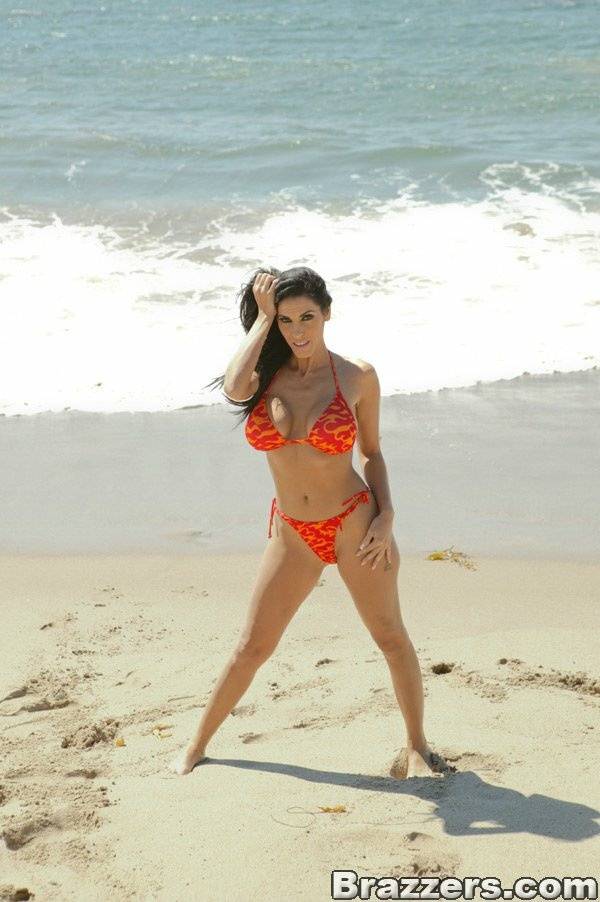 Busty MILF Veronica Rayne strips off bikini and posing on the beach - #12