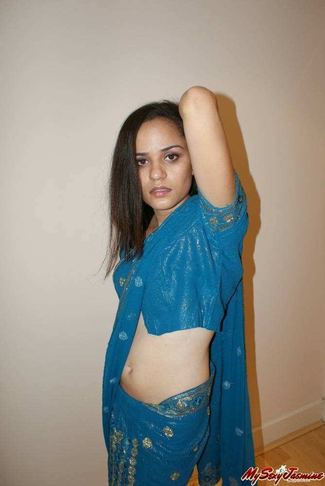 Indian solo girl removes her saree and bra to show off her small boobs - #2