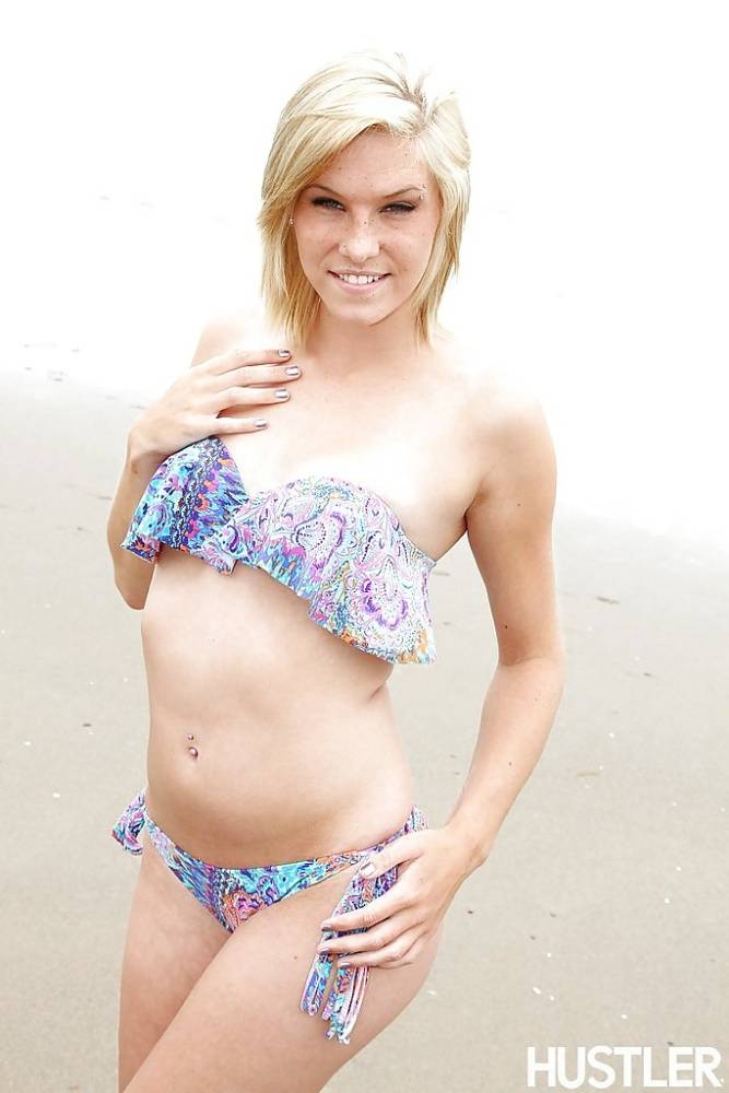 Beach babe Ella Woods strips off her bikini to go fully nude - #4