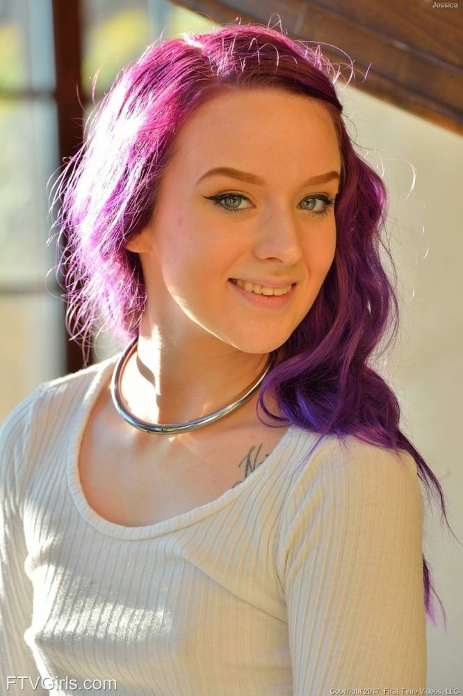 Teen girl with purple hair stretches her bald pussy wide open for self fisting - #9