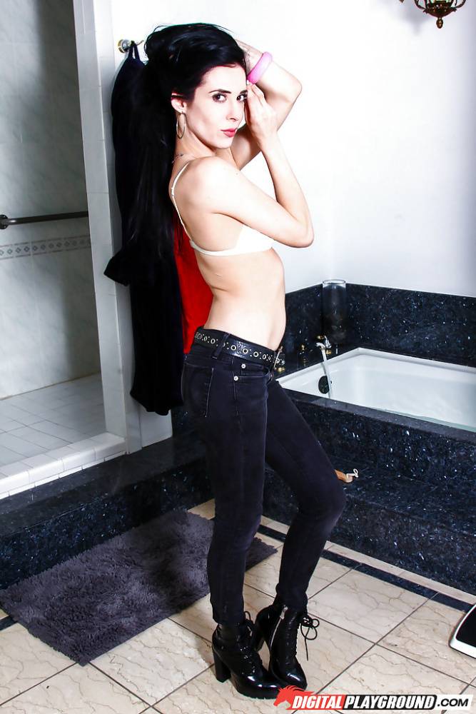 Leggy female Aiden Ashley peeling off jeans in bathroom to pose naked - #10