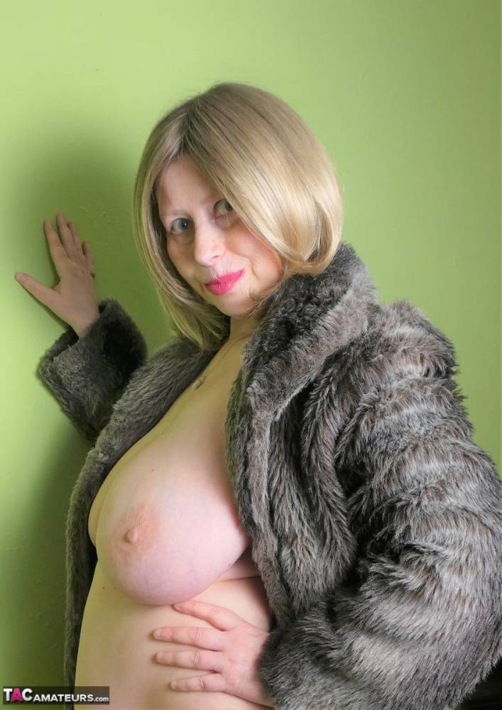 Overweight amateur Posh Sophia frees huge boobs and butt from a fur coat - #5
