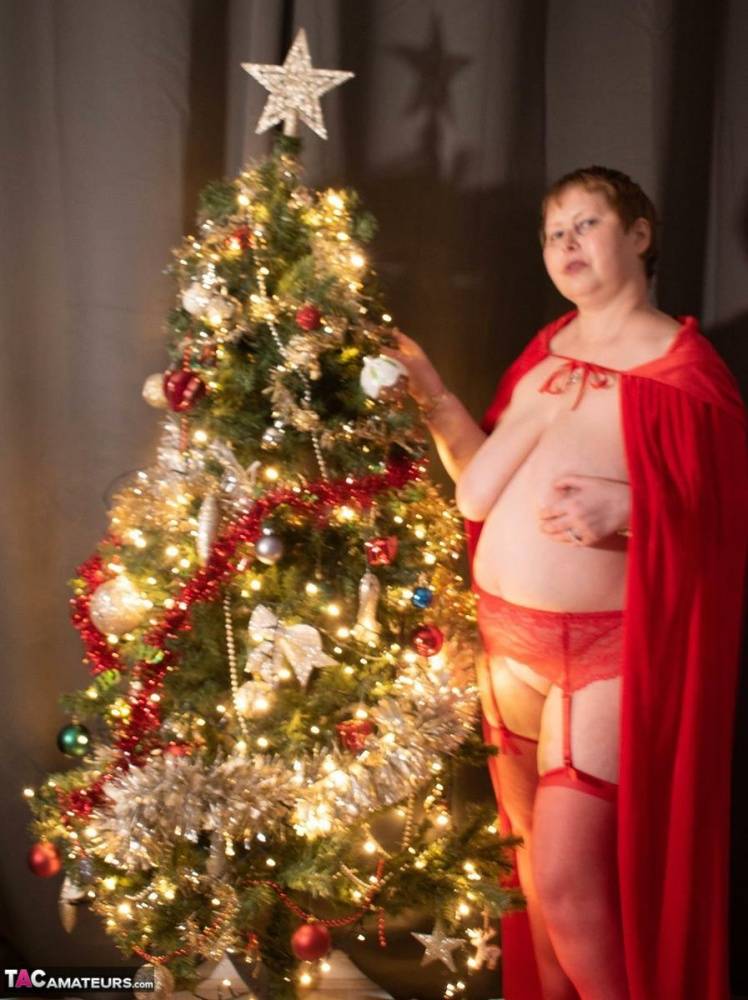 Mature BBW Posh Sophia hangs Christmas ornaments from her saggy tits - #6