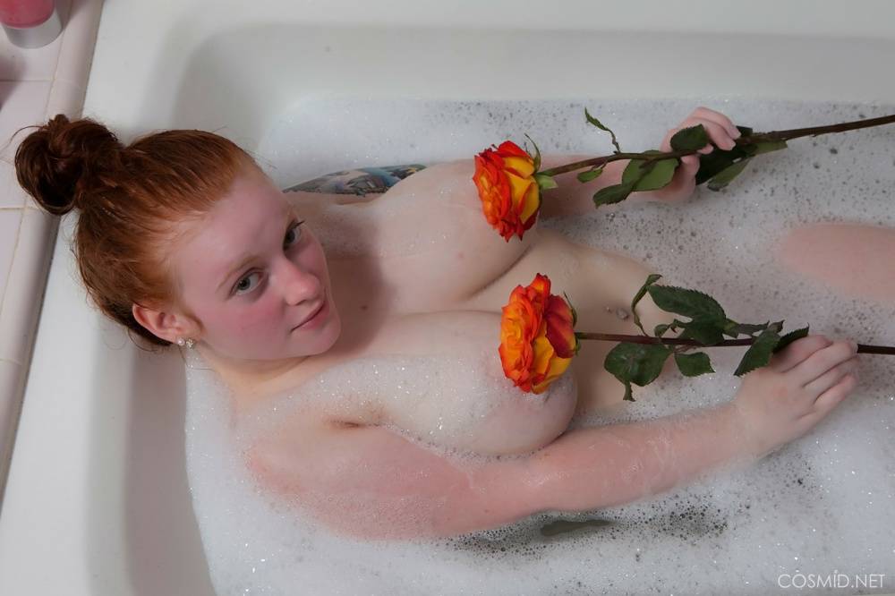 Pale redhead Kaycee Barnes displays her large boobs and butt during a bath - #12