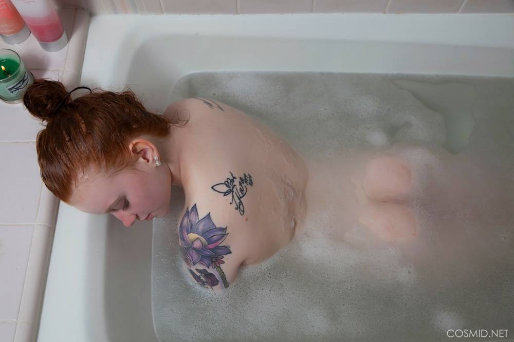 Pale redhead Kaycee Barnes displays her large boobs and butt during a bath - #15