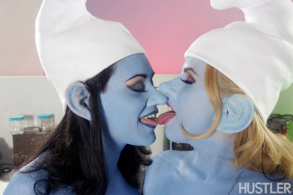 Sexy blue cosplay girls toying their pussies while dressed as Smurfs - #4