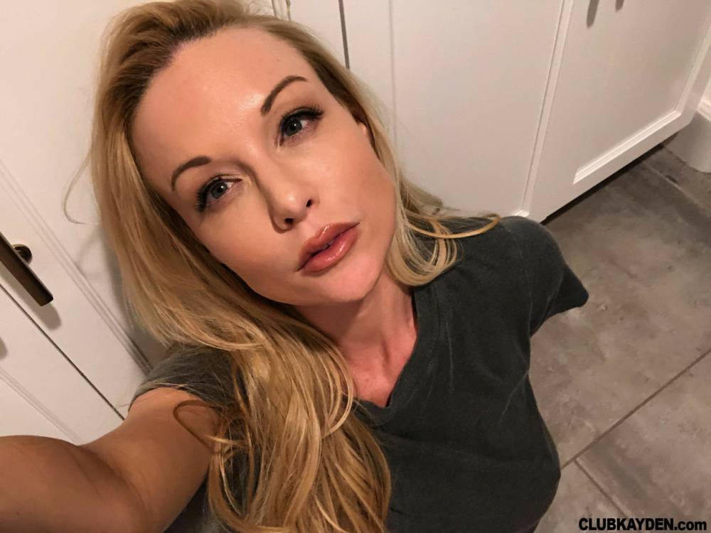Hot blond Kayden Kross sports long nipples while taking masturbation selfies - #7