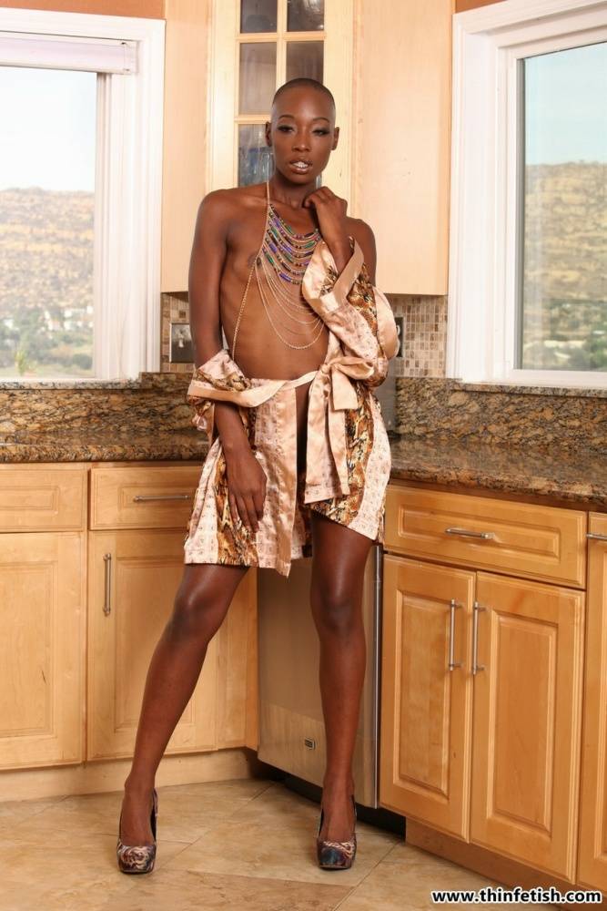 Long legged ebony model Taylor Starr sports a shaved head while getting naked | Photo: 1022475