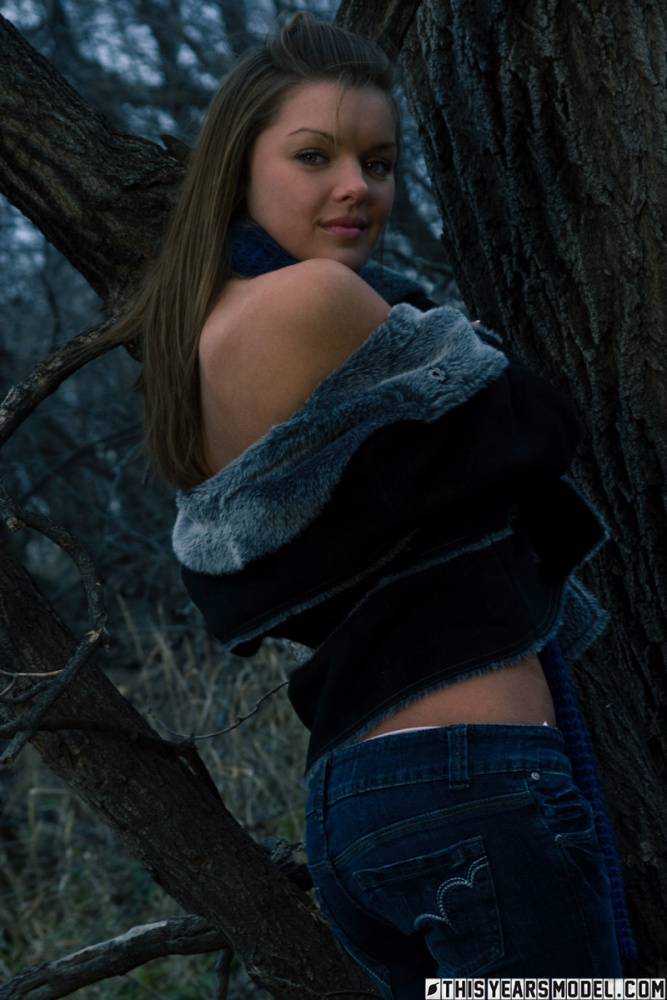 Beautiful girl Michelle Jean gets naked up against a tree during the Fall - #5