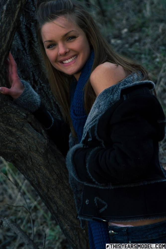 Beautiful girl Michelle Jean gets naked up against a tree during the Fall - #1