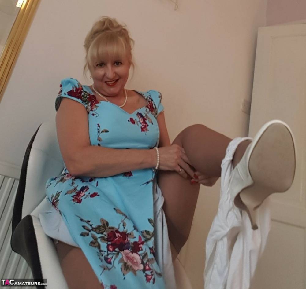 Classy mature Lorna Blu hiking dress to spread pussy lips & pinching nipples - #7