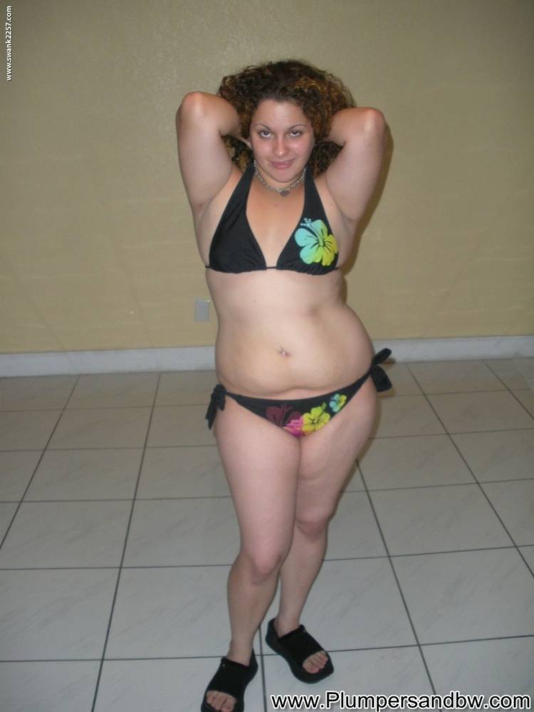 Fat woman with pierced nipples toys her bald twat before donning a bikini - #9