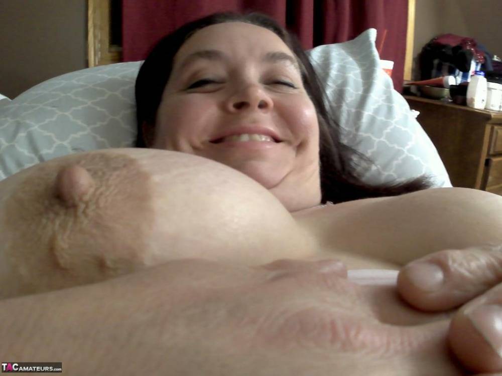 Amateur BBW Sexy Nebbw displays her huge breasts and bald snatch on a bed - #16