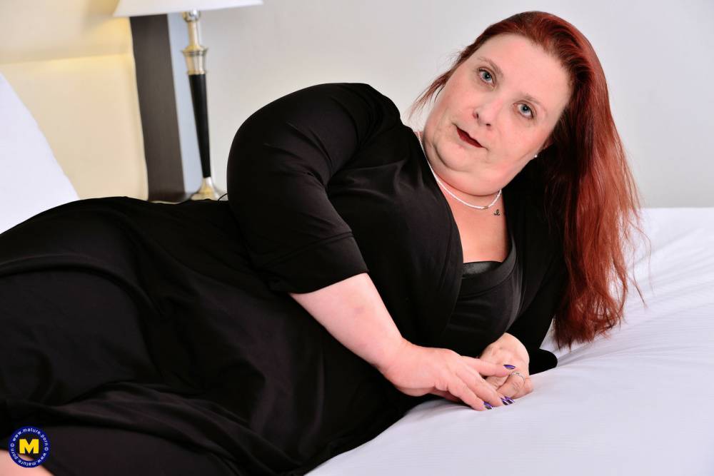 Old Canadian redhead Nikki Hayze exposes her overweight body on a bed - #7