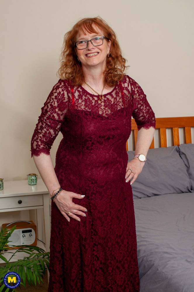 Older redheaded plumper toys her twat while wearing tan stockings and glasses - #8
