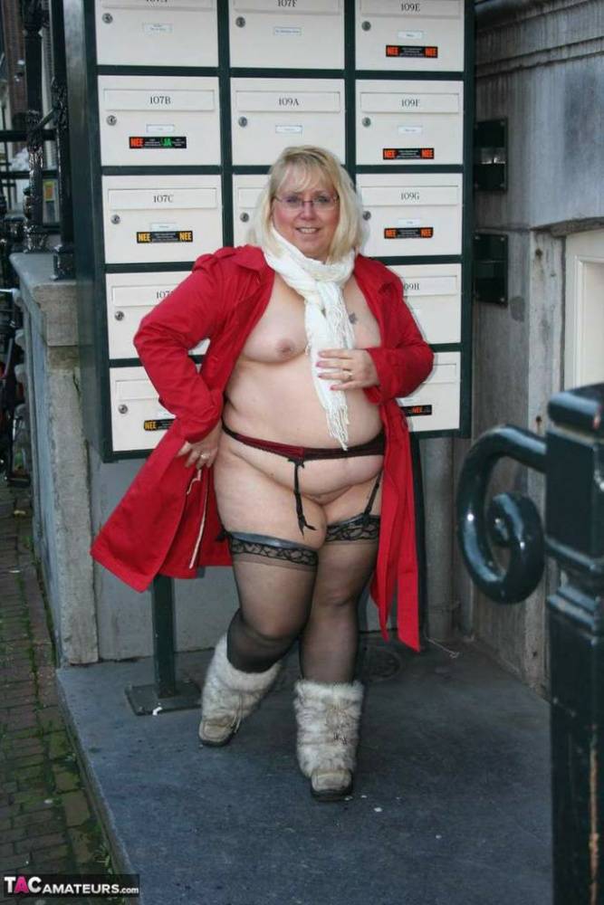 Fat UK blonde Lexie Cummings exposes herself in public before masturbating | Photo: 759956