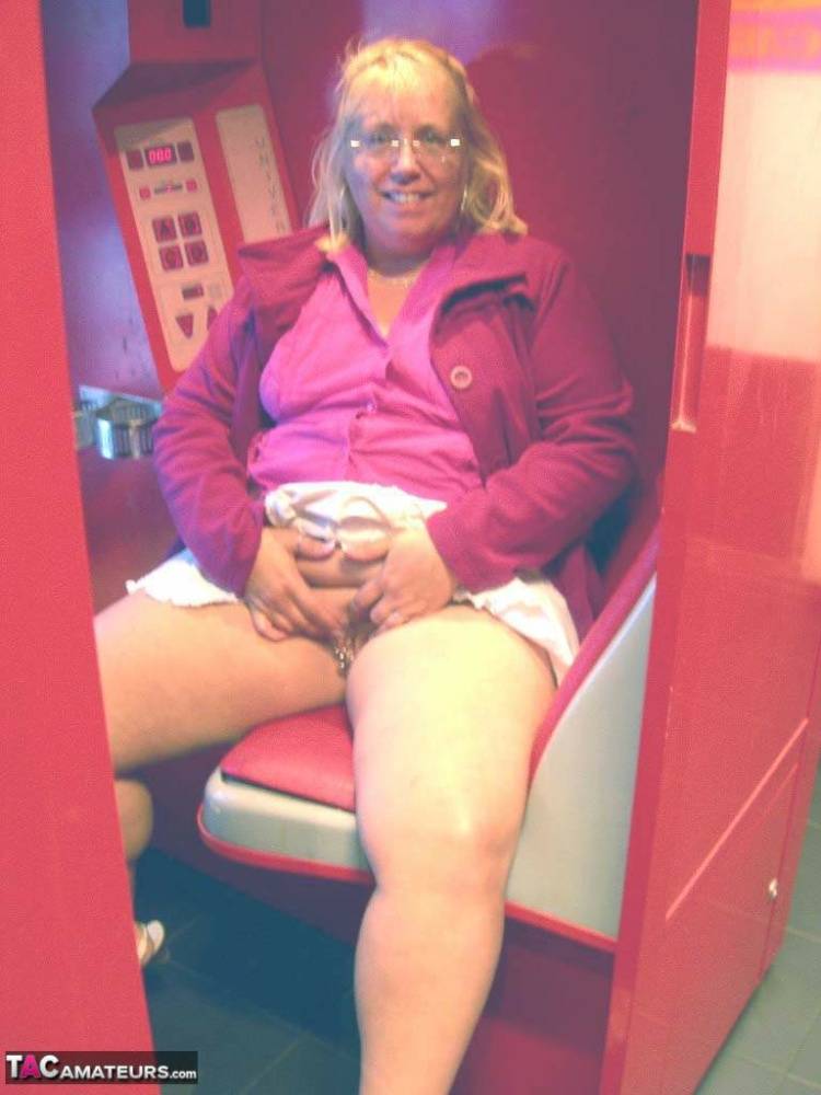 Fat UK blonde Lexie Cummings exposes herself in public before masturbating | Photo: 759991