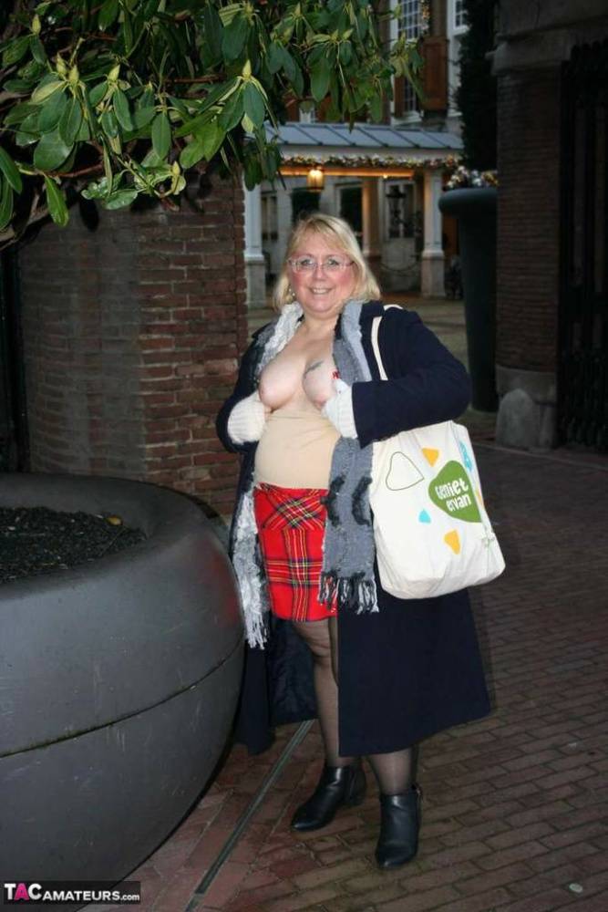 Fat UK blonde Lexie Cummings exposes herself in public before masturbating | Photo: 759999