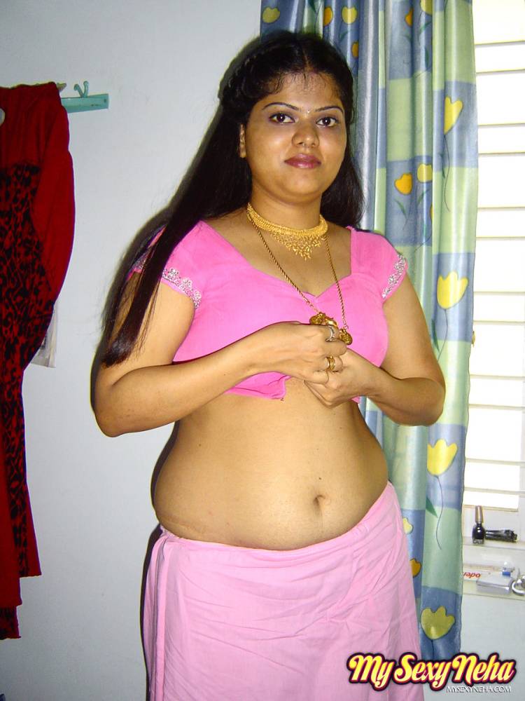 Plump Indian girl Neha gets totally naked on her bed in solo action - #10