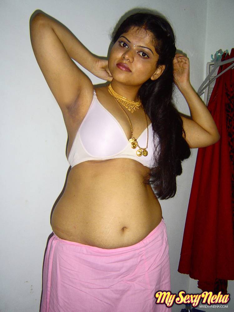 Plump Indian girl Neha gets totally naked on her bed in solo action - #7