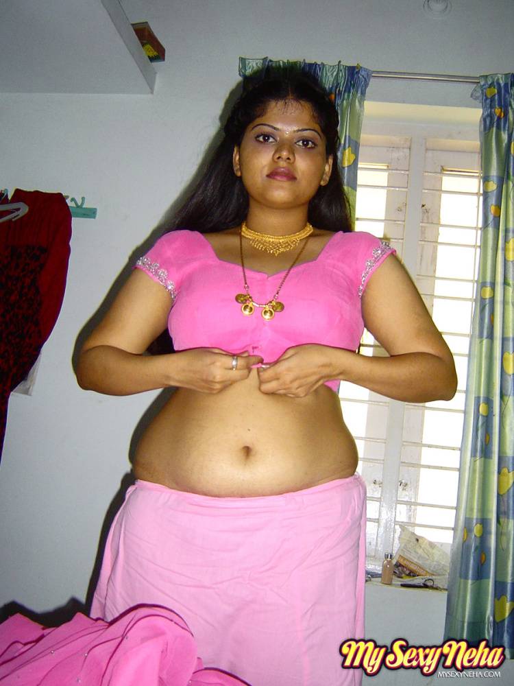 Plump Indian girl Neha gets totally naked on her bed in solo action - #5