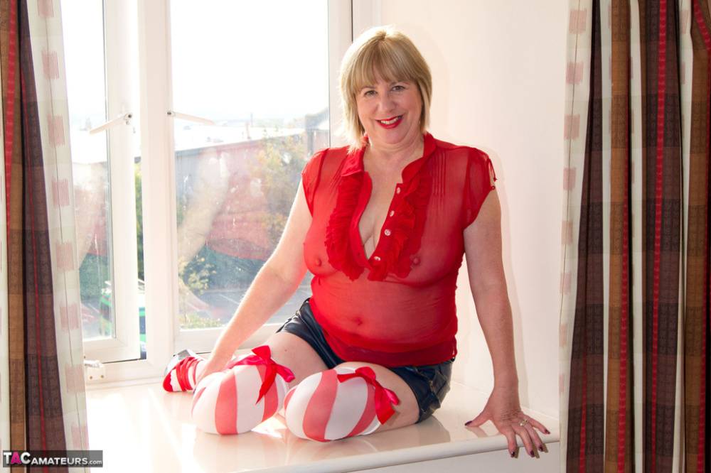 Mature UK plumper Speedy Bee gets naked in candy cane stockings - #14