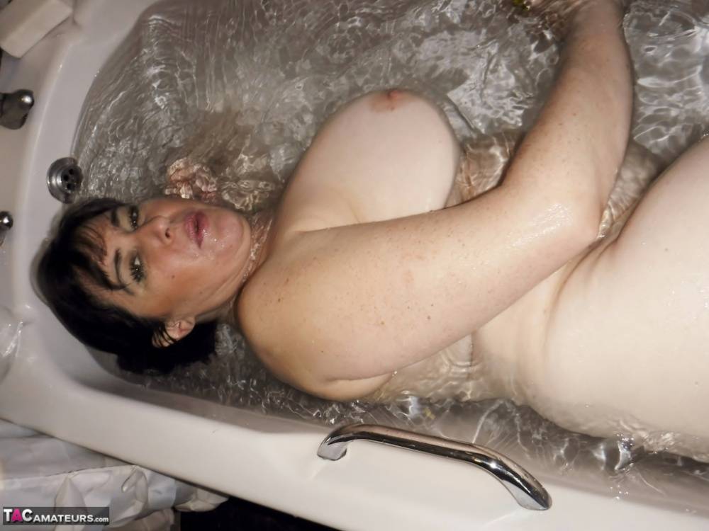 British amateur Juicey Janey gets caught totally naked while in a full bathtub - #1