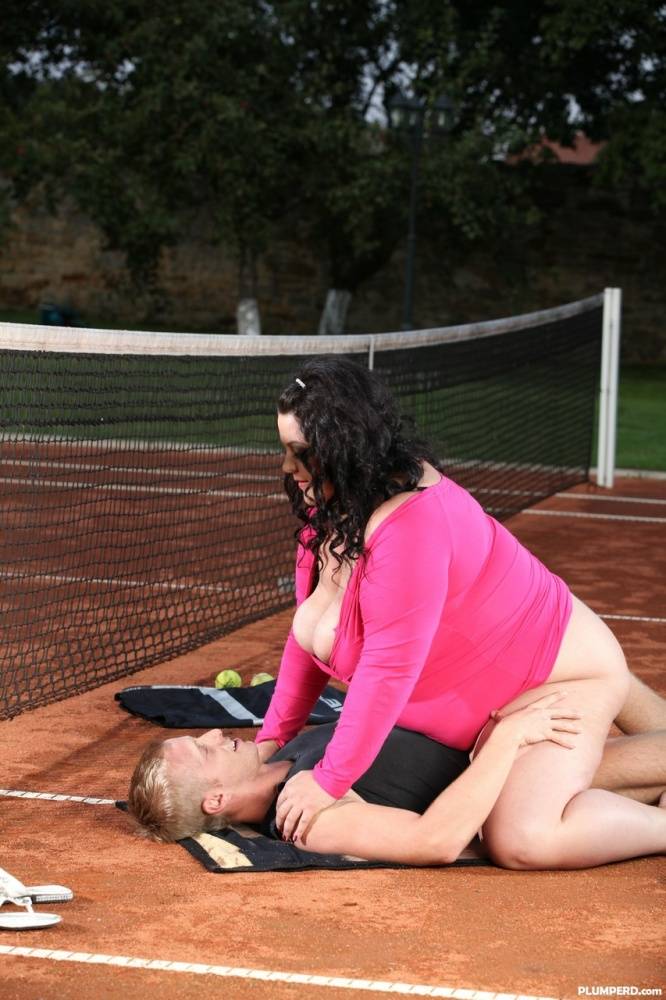 Fat woman Viktorie face sits her tennis instructor during sex on a clay court - #1
