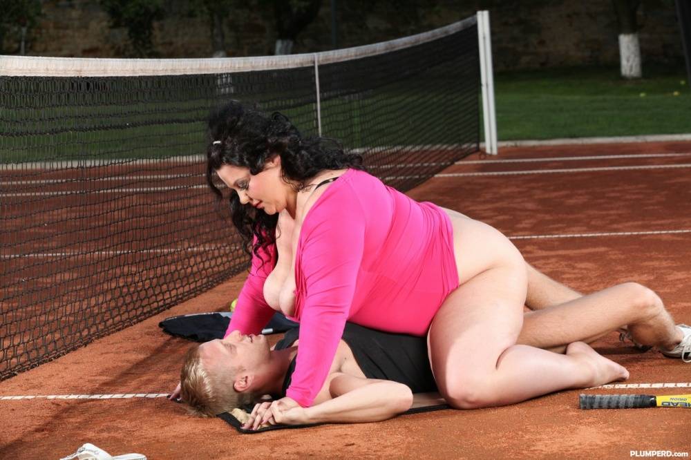 Fat woman Viktorie face sits her tennis instructor during sex on a clay court - #8