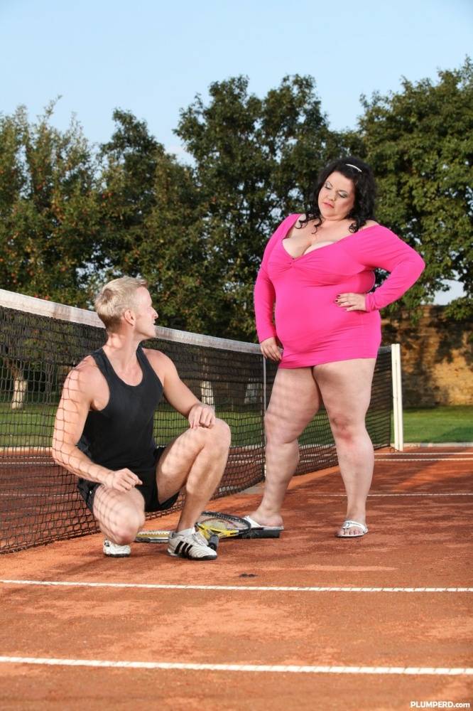Fat woman Viktorie face sits her tennis instructor during sex on a clay court - #15