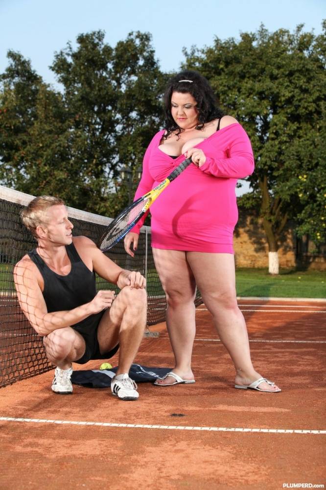 Fat woman Viktorie face sits her tennis instructor during sex on a clay court - #3