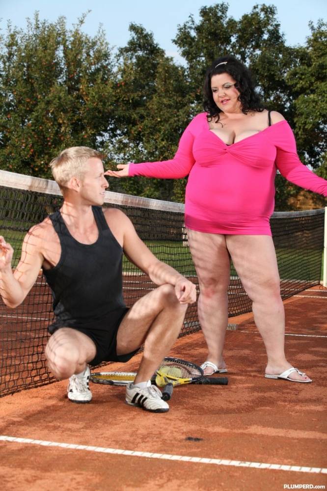 Fat woman Viktorie face sits her tennis instructor during sex on a clay court - #12