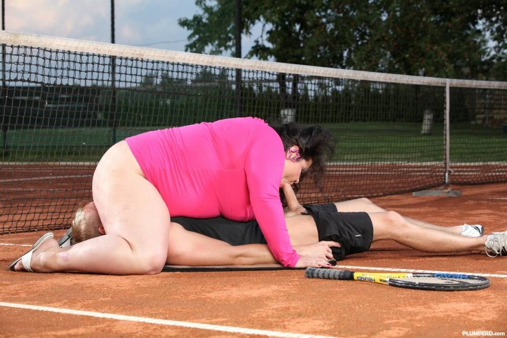 Fat woman Viktorie face sits her tennis instructor during sex on a clay court - #5