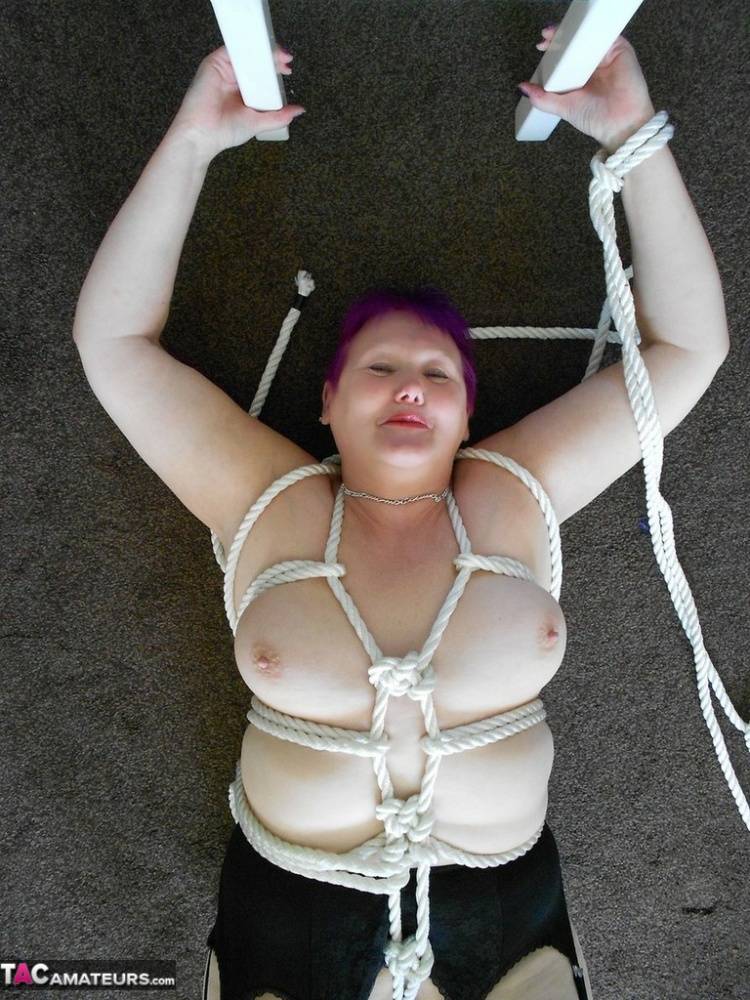 Older woman Valgasmic Exposed sports short hair while being tied up with rope - #3